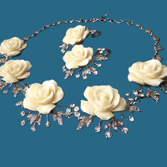 Beautiful Butter Rose Necklace and Matching Earrings Silver with Rhinestones - Picture 3 of 12